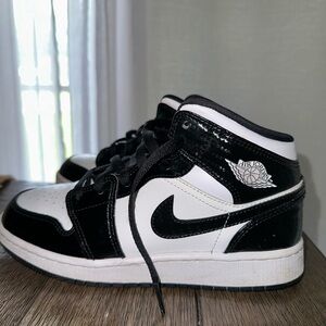 Jordan 1 Mid